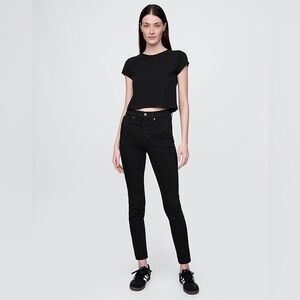 GAP Women's True Skinny High Rise Black Jeans - Short